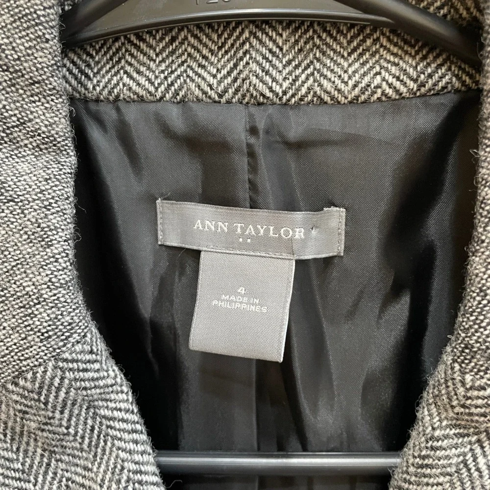 ANN TAYLOR WOOL BLEND HERRINGBONE‎ BLAZER